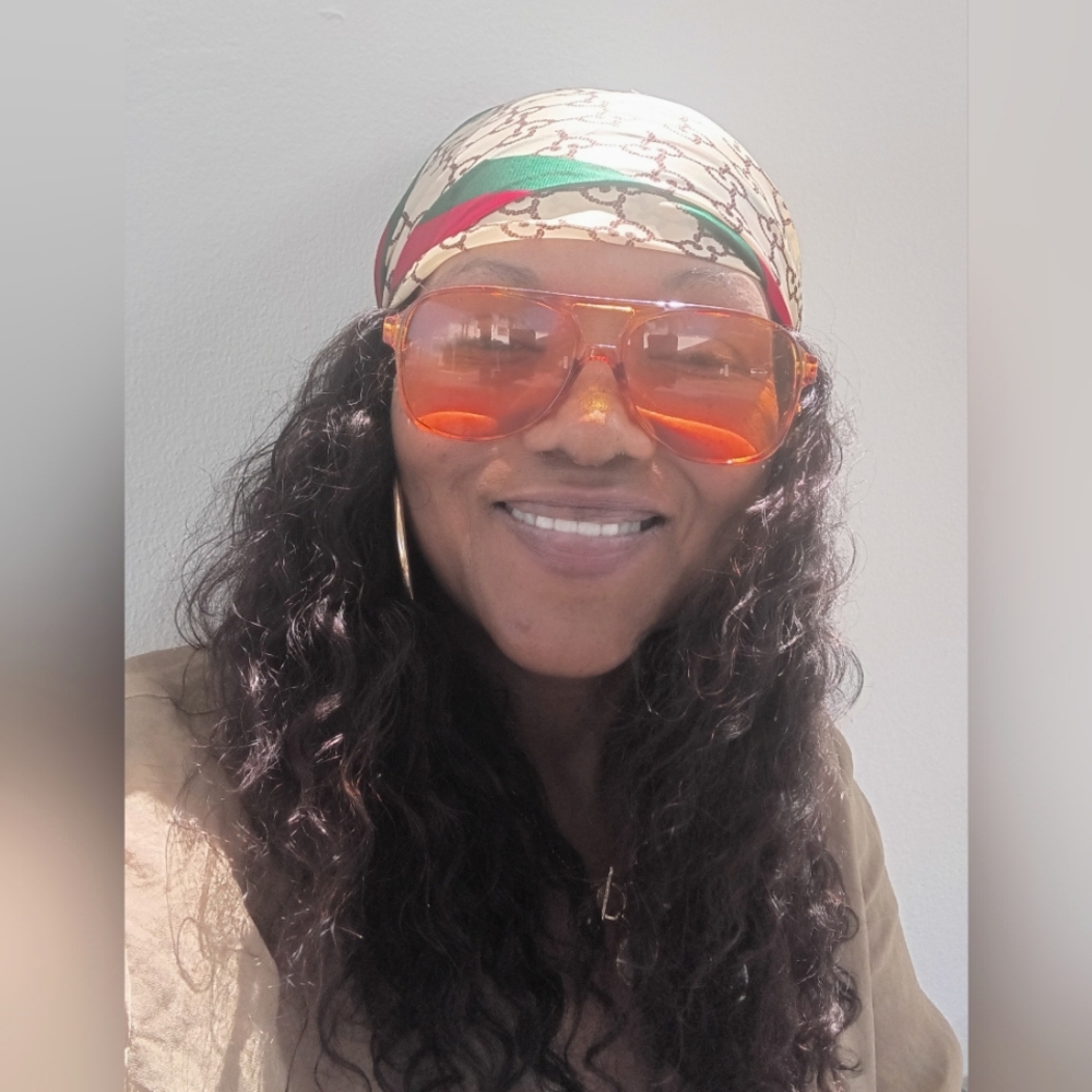 Meet your Posher, Simone